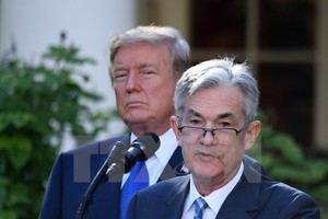  Ông Jerome Powell (phải) phát biểu tại Washington DC., ngày 2/11/2017. (Nguồn: THX/TTXVN)