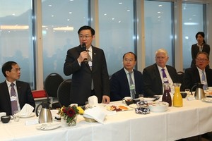 Phó thủ tướng Vương Đình Huệ tại buổi gặp 25 doanh nghiệp. Ảnh: VGP