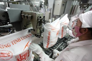 Dây chuyền sản xuất tại Công ty TNHH Công nghiệp KCP của Ấn Độ tại tỉnh Phú Yên. Ảnh: Đức Thanh