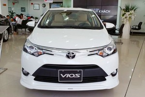 Sát Tết, Toyota đồng loạt giảm giá Camry, Vios