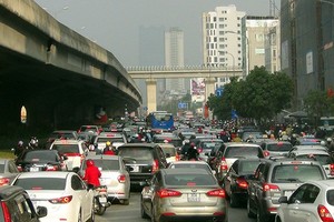 Những năm gần đây đường Vành đai 3 thường xuyên bị ùn tắc nghiêm trọng tại nút giao Nguyễn Xiển - Khuất Duy Tiến - Nguyễn Trãi