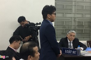 Đại diện Vinasun tại tòa.