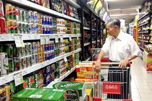 Bia Tết bắt đầu tăng 3-10% so với ngày thường. Ảnh: Thi Hà