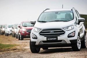 Ô tô “cháy hàng”, mất thêm trăm triệu vẫn không có xe chơi Tết