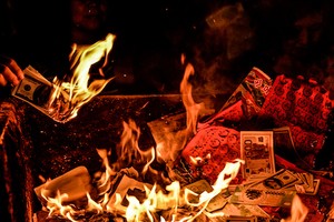 Thủ tướng yêu cầu chấn chỉnh việc đốt nhiều vàng mã, khóc thuê