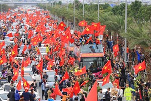 Những trái tim người Việt Nam hòa chung một nhịp, để tất cả cùng cất lên “Việt Nam ơi!”