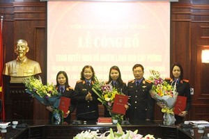 Phó Viện trưởng VKSND tối cao Nguyễn Thị Thủy Khiêm trao quyết định bổ nhiệm chức vụ lãnh đạo cấp phòng Vụ 10 VKSND tối cao