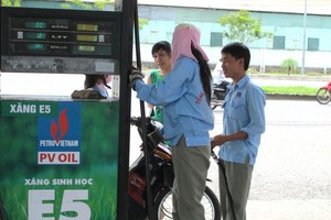 Bộ Công Thương cam kết tìm hiểu và hỗ trợ nếu biết rõ doanh nghiệp, đại lý kinh doanh xăng sinh học E5 gặp khó, ngại bán loại xăng này.