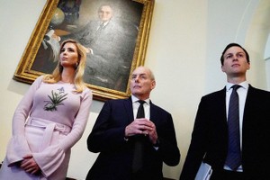 Từ trái qua phải: Cô Ivanka Trump, ông John Kelly và Jared Kushner Ảnh: REUTERS