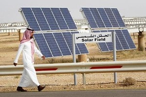 Một cơ sở sản xuất điện mặt trời của Saudi Arabia. Ảnh: Reuters