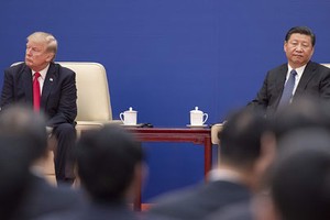 Tổng thống Mỹ Donald Trump (trái) và Chủ tịch Trung Quốc Tập Cận Bình trong cuộc gặp năm 2017. Ảnh: AFP.