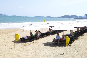 Bãi biển Nha Trang được tỉnh Khánh Hòa quy hoạch, sắp xếp lại các dịch vụ để tạo không gian cho du khách