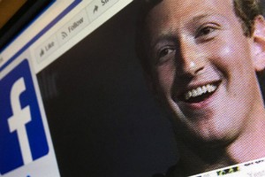 Facebook bị nghi ngờ che dấu vết nhạy cảm bằng cách âm thầm xoá những tin nhắn đã được Mark Zuckerberg và một số lãnh đạo từng gửi đi qua Messenger. Ảnh: RT