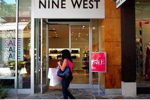 Một cửa hàng Nine West tại trung tâm thương mại ở Texas (Mỹ). Ảnh: Bloomberg.