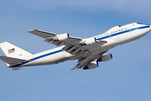 Chiếc E-4B số hiệu 73-1677 trong lần di chuyển hồi năm 2012. Ảnh: Jet Photos.