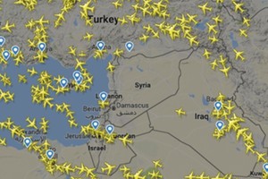 Các máy bay tránh đông Địa Trung Hải và không phận Syria. Đồ họa: Flightradar24. 