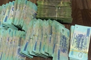 Nhân viên trạm thu phí ở TP HCM vây bắt nghi can trộm 3 tỷ