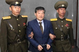 Kim Dong-chul khi ra tòa án Triều Tiên năm 2016. Ảnh: AP.