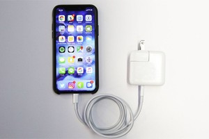 Người dùng có thể không cần tốn thêm hàng chục USD nếu muốn iPhone sạc nhanh. Ảnh: Mashable