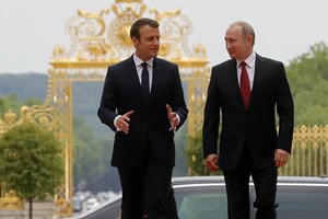 Tổng thống Macron tiếp người đồng cấp Nga tại Paris vào tháng 5/2017 (Ảnh: Sputnik)