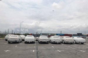 12 chiếc siêu xe được nhập về từ cuối năm 2017 nhưng hiện vẫn chưa được thông quan tại cảng Hải Phòng - Ảnh H.V