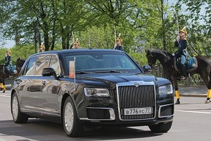 Xe chống đạn mới được dùng trong lễ nhậm chức của ông Putin. Ảnh: Sputnik.