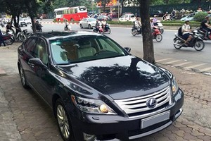Lexus LS600h L đời 2010 được khá nhiều người rao bán tại Việt Nam. Ảnh: Carmudi.