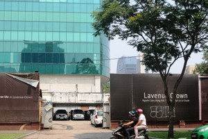 Lô đất đã được giao để triển khai tự dự án từ nhiều năm nay song lại đang sử dụng làm bãi đỗ xe. Ảnh: Landtoday