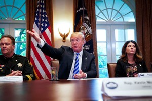 Tổng thống Trump trong hội nghị bàn tròn tại Nhà Trắng hôm 16/5. Ảnh: NYTimes.