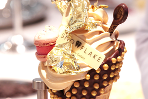 Chiếc kem ốc quế có giá hơn 3 triệu đồng. (Nguồn: CNBC)