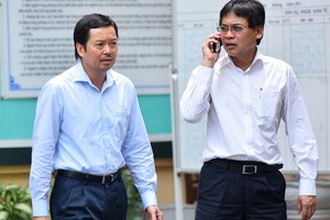 Ông Võ Quang Huy, Kế toán trưởng Vietsovpetro (trái) và ông Từ Thành Nghĩa, Tổng giám đốc Vietsovpetro.