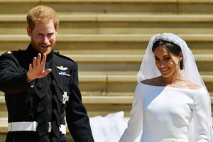 Hoàng tử Harry và vợ Meghan Markle trong hôn lễ ngày 19/5. Ảnh: AFP.