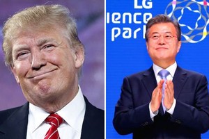 Tổng thống Mỹ Donald Trump (trái) và Tổng thống Hàn Quốc Moon Jae-in. Ảnh: CNN.