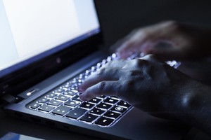 Hacker thường yêu cầu khách hàng chuyển tiền tới Trung Quốc, Hong Kong, Malaysia, Mỹ và Anh.