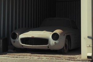 Mercedes Gullwing 300SL nằm trong kho hơn 60 năm. Ảnh: MSN.
