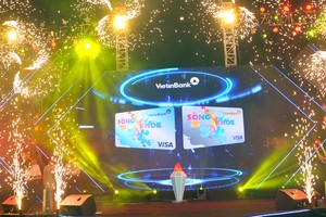 VietinBank ra mắt thẻ ghi nợ quốc tế Visa Debit Sống khỏe tại sân khấu đêm nhạc "Sống khỏe để yêu thương".
