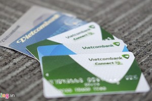 NHNN yêu cầu các tổ chức phát hành thẻ, ngân hàng... cân nhắc giới hạn số lượng tài khoản thanh toán, thẻ ATM mở cho mỗi khách hàng. Ảnh: D.T.