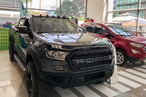 Mẫu Ranger độ phong cách Raptor ở ngoại thất có giá khoảng 1,3 tỷ tại một đại lý Ford ở TP. HCM.