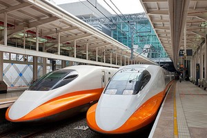 Tàu cao tốc vận chuyển hành khách ở Đài Loan. Ảnh: Xuân Hoa.