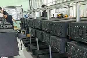 Bộ Tài chính đã chính thức đề nghị tạm dừng nhập khẩu máy đào tiền ảo.