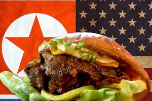Món bánh The Burger for World Peace (Bánh burger vì hòa bình thế giới) của Wolf Burgers. Ảnh: Wolf Burgers.