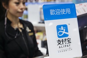 Alipay hiện là ứng dụng thanh toán trực tuyến phổ biến hàng đầu Trung Quốc. Ảnh: WSJ.
