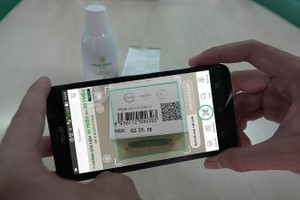 Quét tem QR Code giúp xác minh nguồn gốc sản phẩm (Nguồn ảnh: Internet).