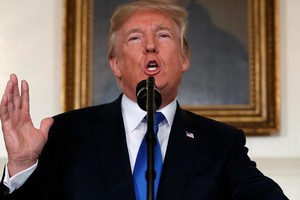 Tổng thống Trump tuyên bố áp thuế với 50 tỷ USD hàng nhập khẩu từ Trung Quốc. Ảnh: AP.