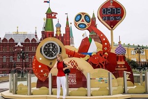 Đồng hồ đếm ngược đến World Cup tại Moskva (Nga). Ảnh: AFP.