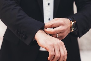 Khi đã có thu nhập ổn định và có tiền để dành, bạn sẽ không quá hứng thú với việc mua hàng bình dân và giảm giá nữa. Theo các chuyên gia tài chính cá nhân, có một số thứ bạn nên chi số tiền lớn để dùng được cả đời. Thậm chí, một số còn có thể tăng giá trị, biến nó thành món đầu tư hấp dẫn trong tương lai.