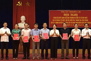 Yên Bái: Công bố quyết định hợp nhất một số cơ quan đảng - chính quyền