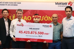 Bà H. (ngụ tại TPHCM) là vị khách may mắn trúng hơn 45 tỷ đồng của loại hình xổ số Mega 6/45.