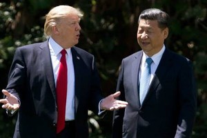 Tổng thống Mỹ Donald Trump (trái) và Chủ tịch Trung Quốc Tập Cận Bình ở Mar-a-Lago, Florida, tháng 4/2017. Ảnh: AFP.