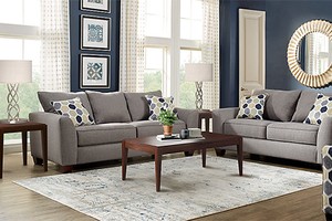 Bàn trà, bàn để cạnh sofa hay thảm là những thứ chưa phải mua ngay lập tức khi có nhà mới. Ảnh minh họa: Roomtogo. 
